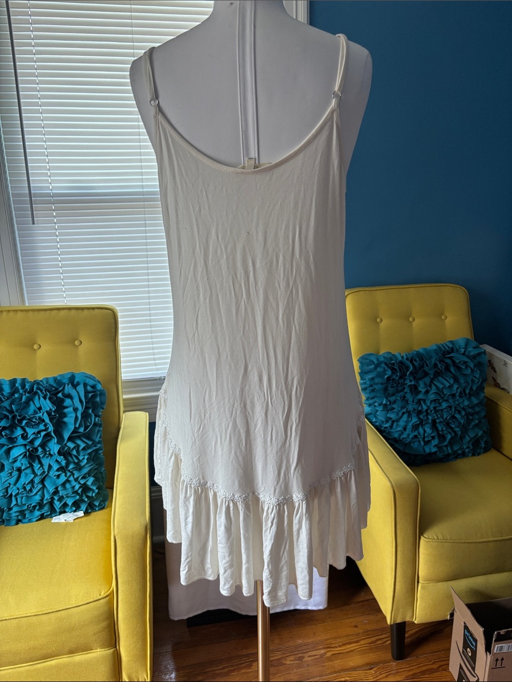 Vestique Cream Button-Front Ruffle-Hem Camisole - Picture 2 of 8